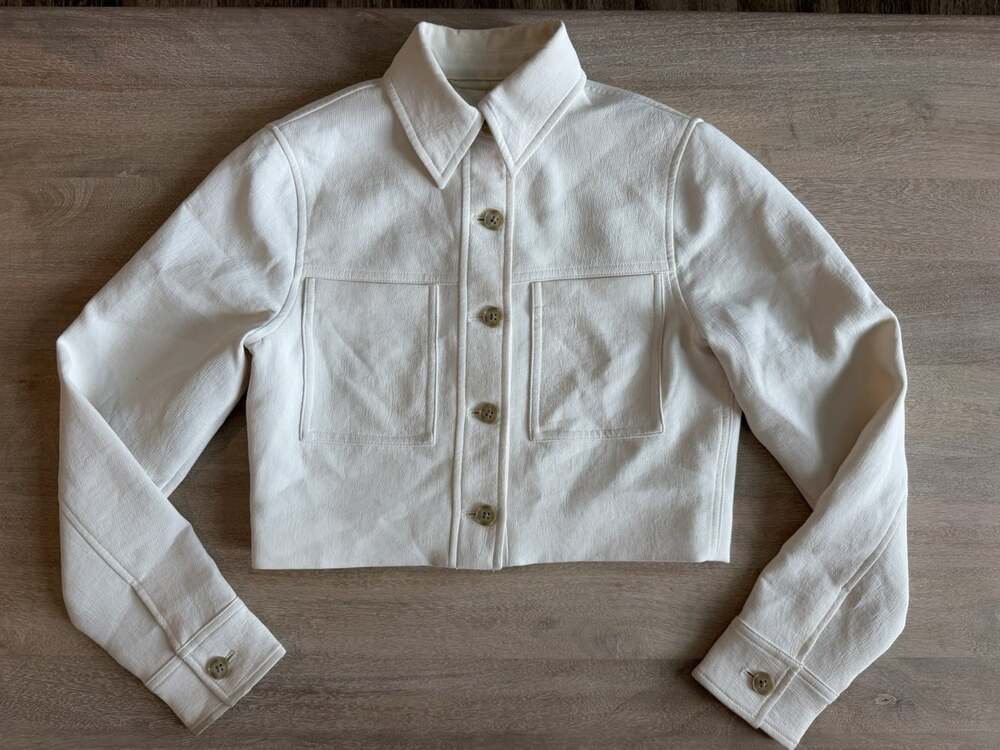 Aritzia Little Cropped Jacket Crepette in Light Birch Size 2XS - Picture 3 of 11